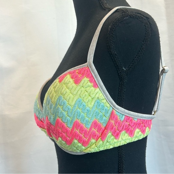 Victoria’s Secret neon zigzag print knit padded bikini top 34DD sexy swimsuit - Picture 3 of 8